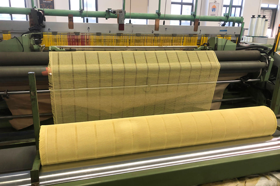Nagy szilárdságú, aramid erősítésű Mesh Fabric Roll – kompozit alapanyagokhoz